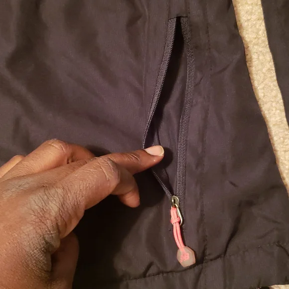 New Balance Women's Running Jacket - Picture 8 of 16